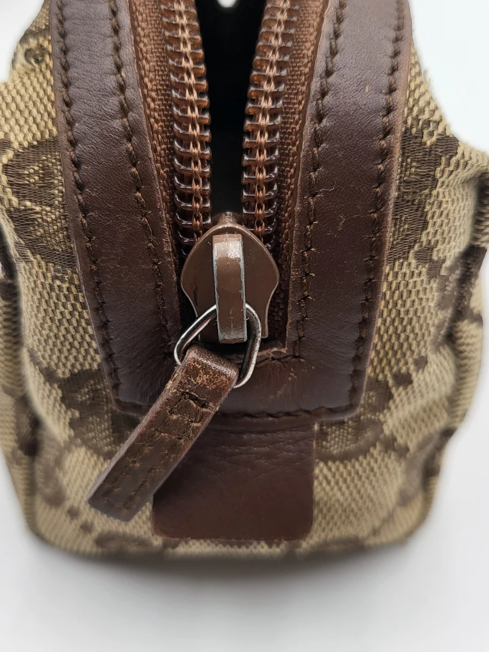 GUCCI Monogram Small Balthus Cosmetic Case Beige Ebony Cocoa..Authentic..